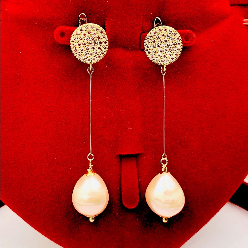 Natural Baroque Freshwater Pearls earrings